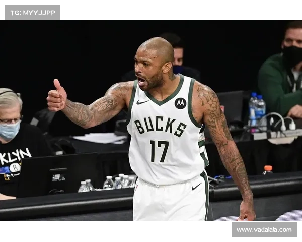 PJ-塔克晒新秀时期旧照：近二十载，我一直在追逐梦想的生活